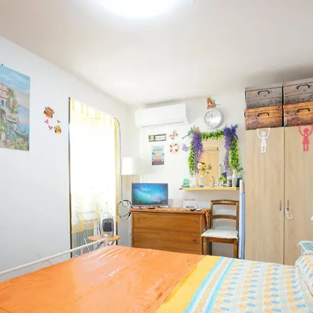 Nyaraló 1 Bedroom Lovely In